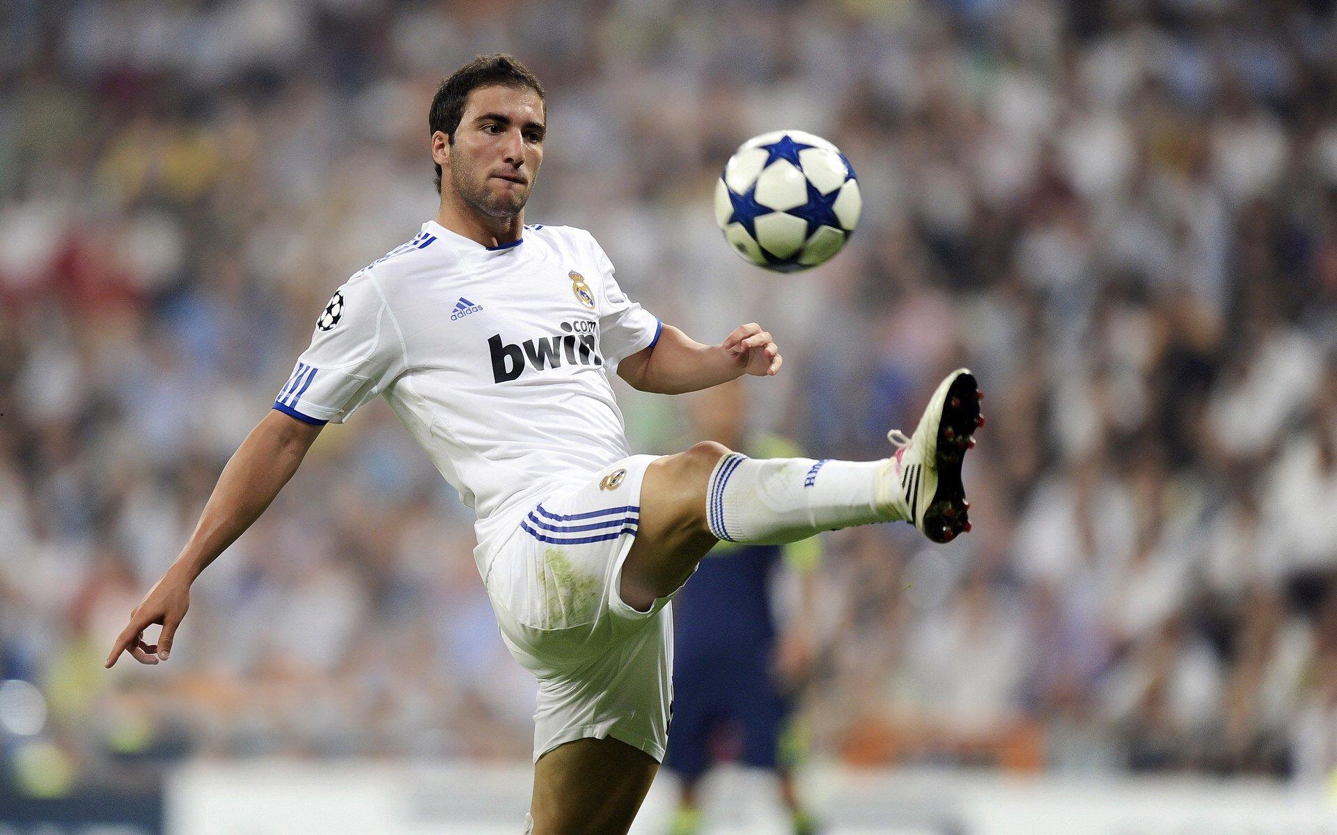 欧冠之夜，皇马围攻未果憾负曼城，阿隆索帅位危机再添迷雾